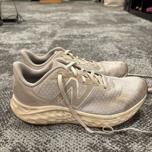 New Balance Fresh Foam Arishi V4 White Gum Bottom Shoes Womens U.S. 8